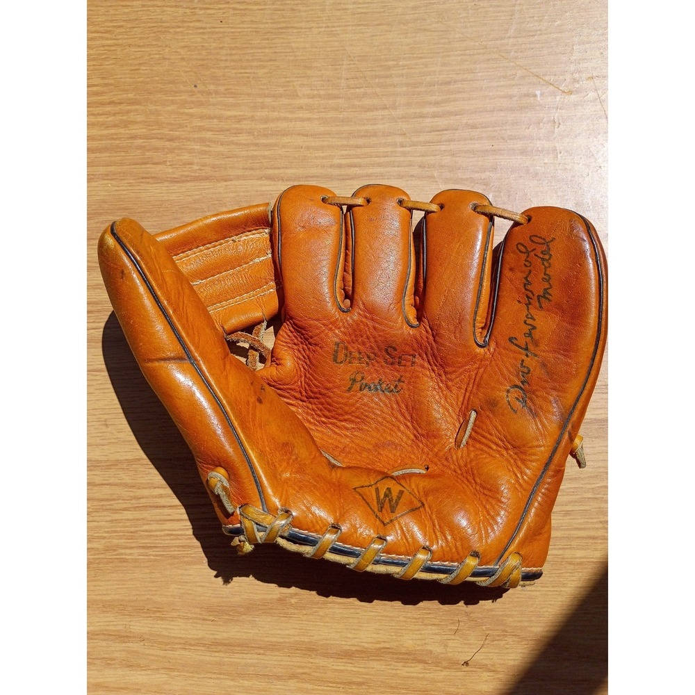 Professional Medal Deep Set Pocket 1965 Baseball Glove